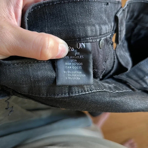 Hudson black coated skinny jeans size 28 with distressed knees - Picture 3 of 4